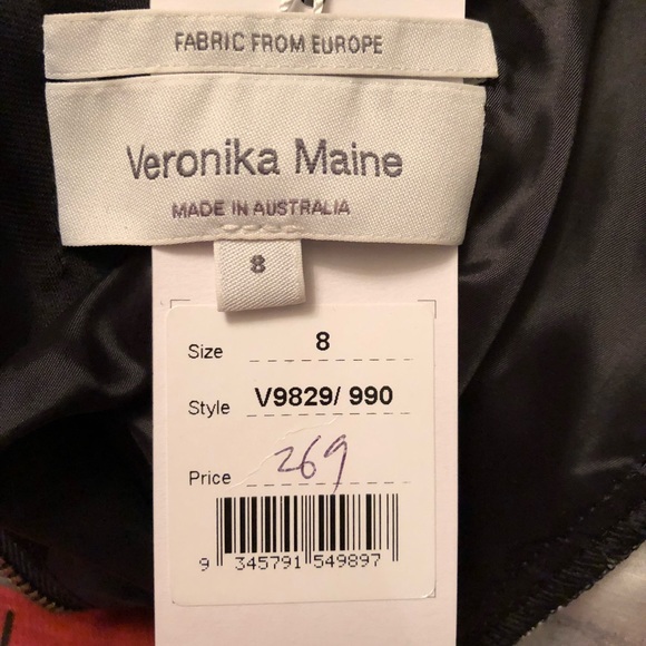 Aussie designer floral dress. - Picture 4 of 8